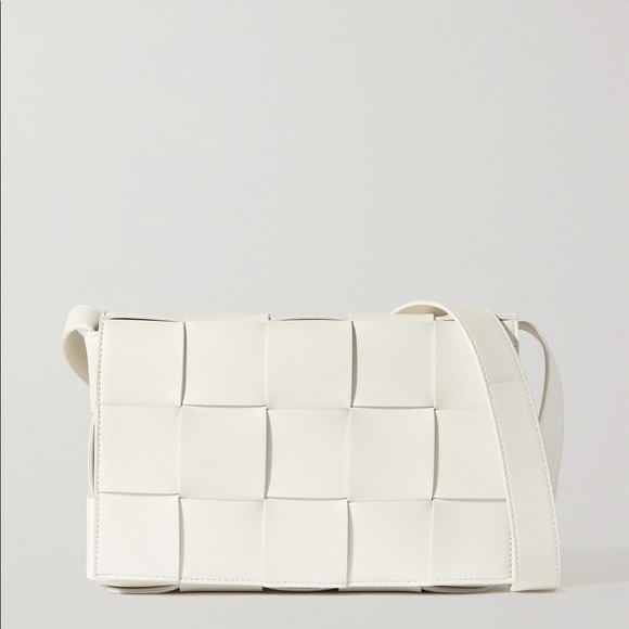 Bottega Veneta Handbags - Bottega Veneta White Cassette Bag